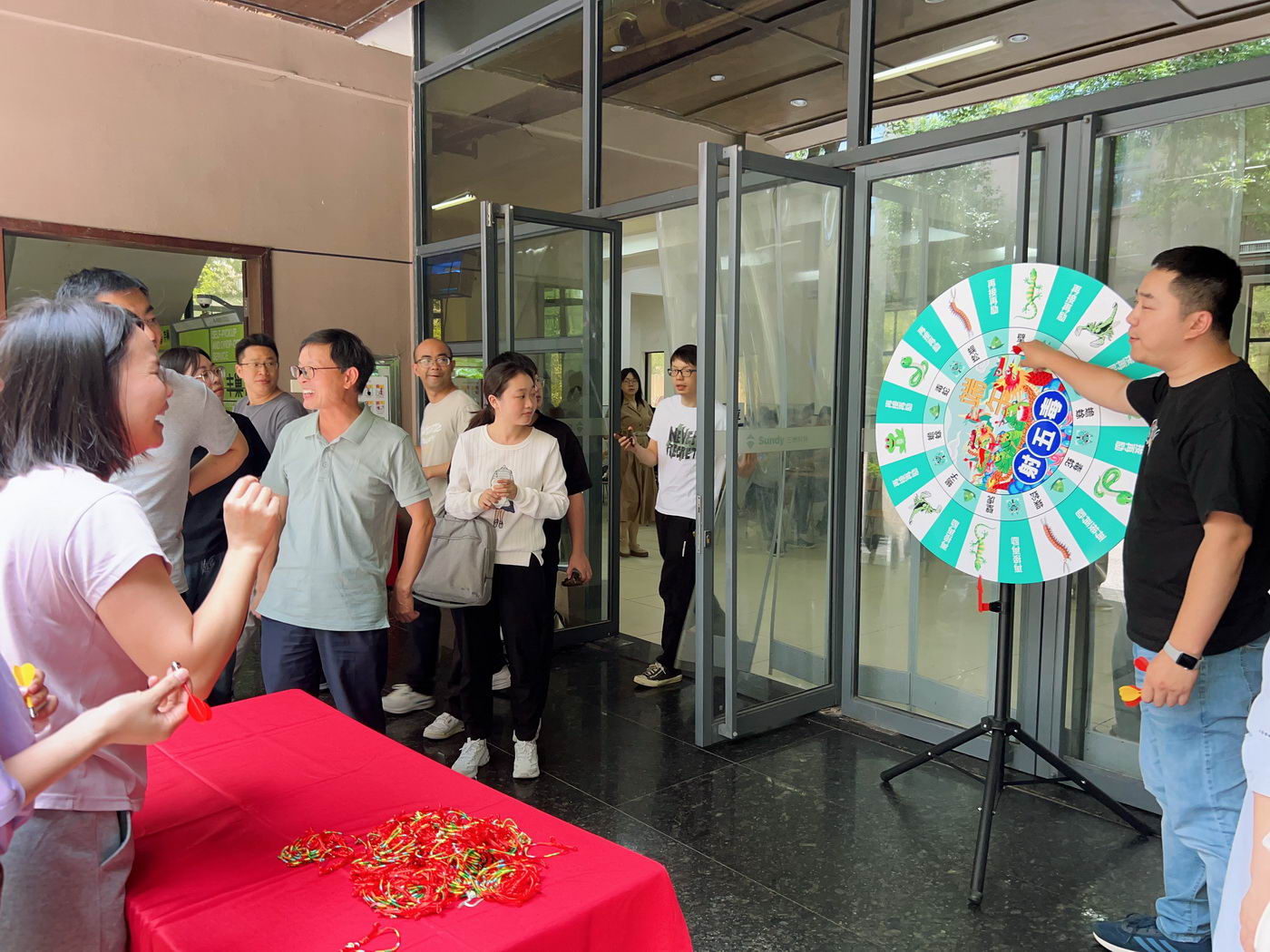 端午飞镖大挑战！靶盘上的五毒大作战，太燃了！